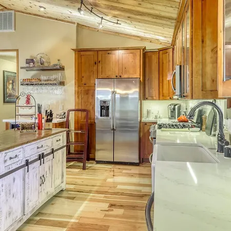 Tastefully-Updated, Classic Tahoe Family Home Truckee Exterior photo
