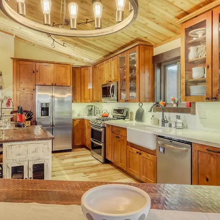 Tastefully-Updated, Classic Tahoe Family Home Truckee Exterior photo