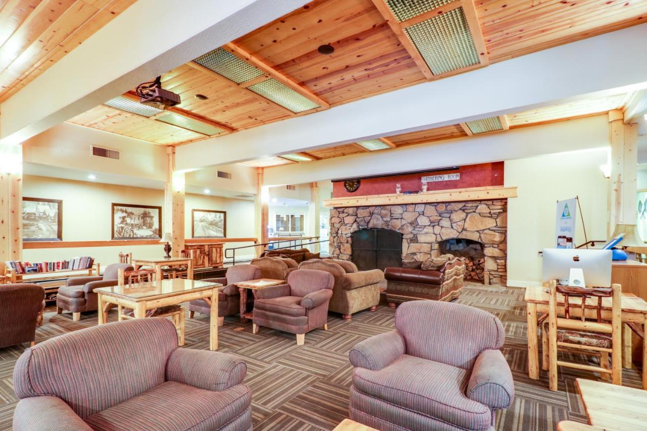 Tastefully-updated, Classic Tahoe Family Hébergement de vacances