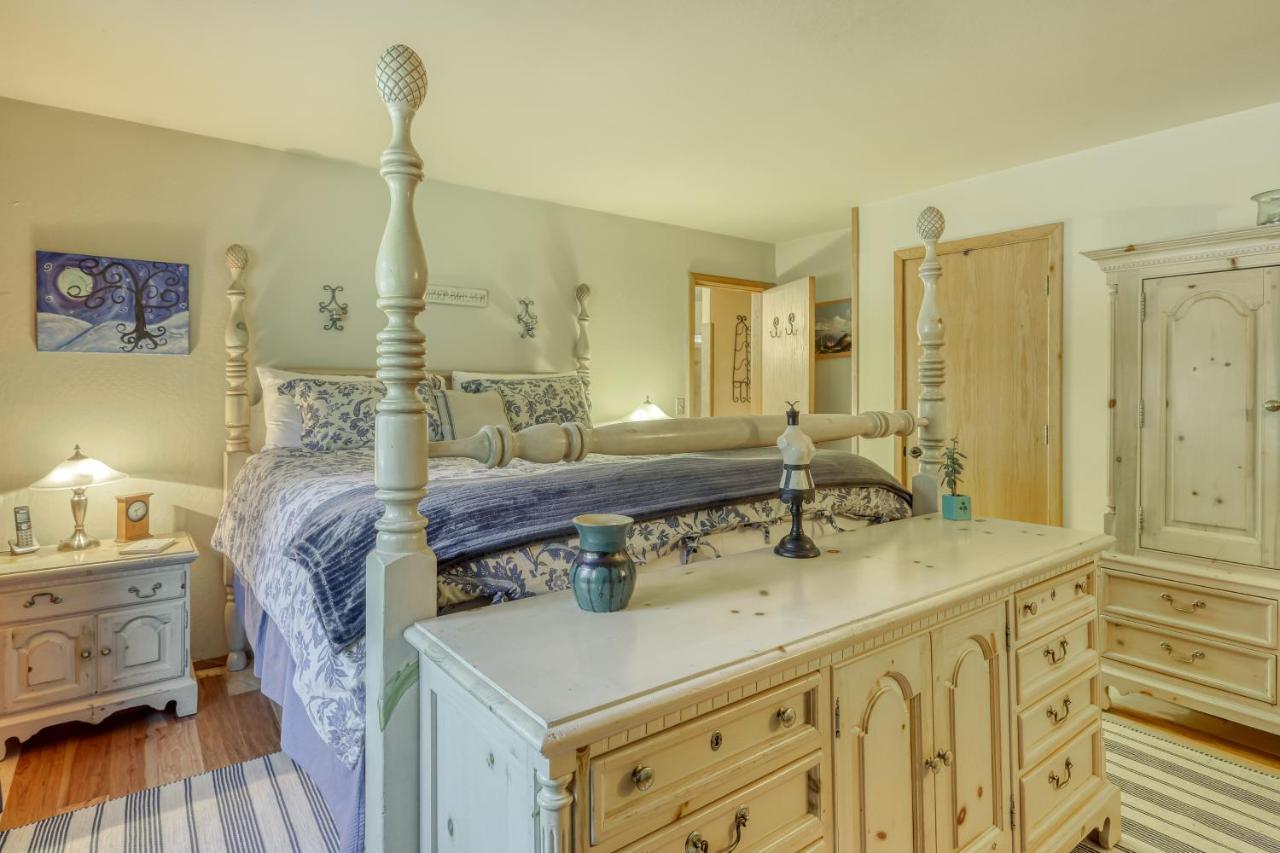 Tastefully-updated, Classic Tahoe Family Hébergement de vacances *