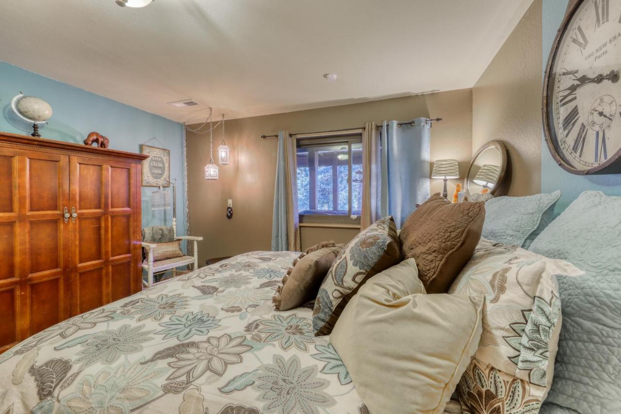 Tastefully-updated, Classic Tahoe Family Holiday home *