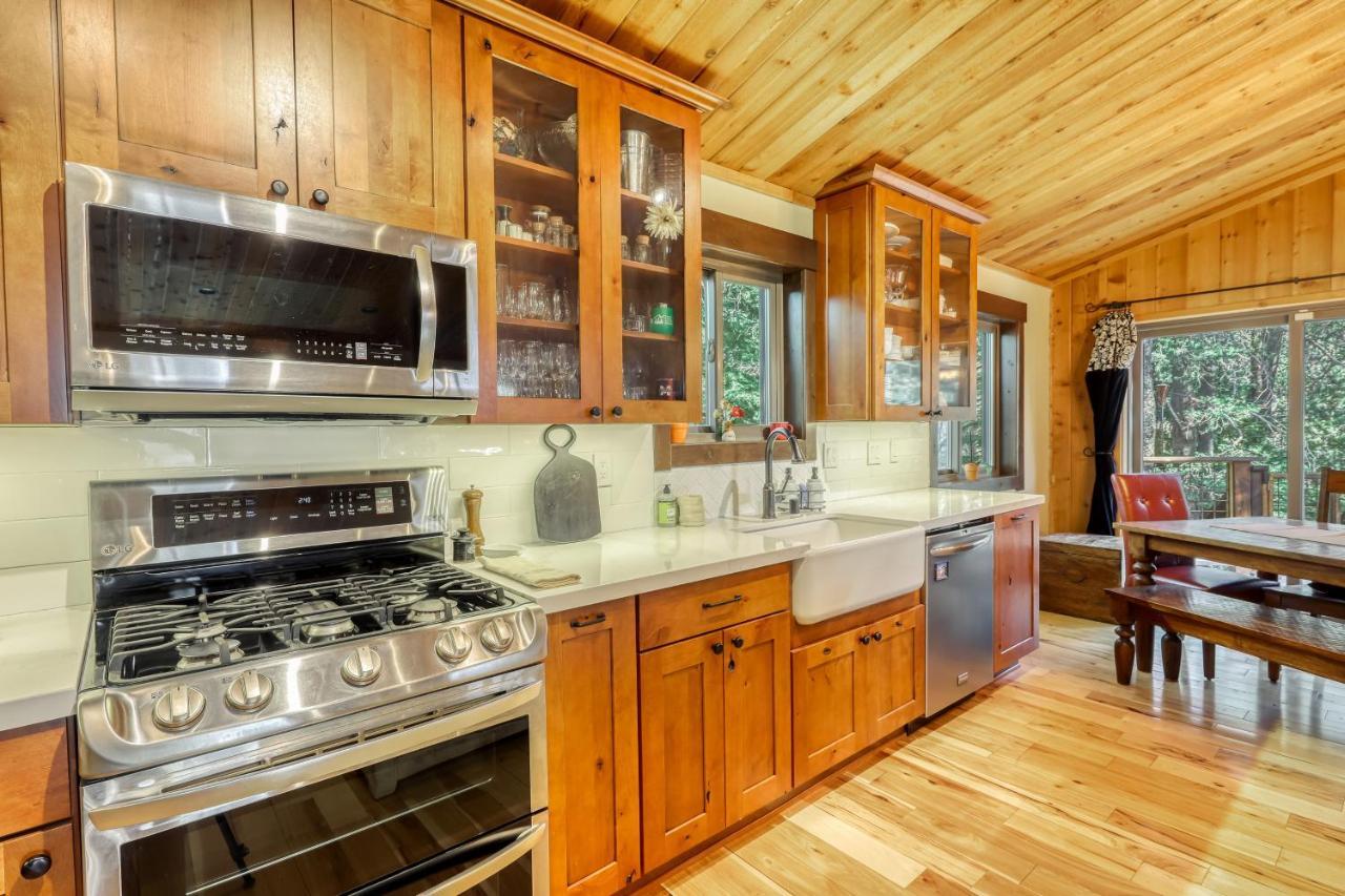 Tastefully-updated, Classic Tahoe Family Hébergement de vacances *