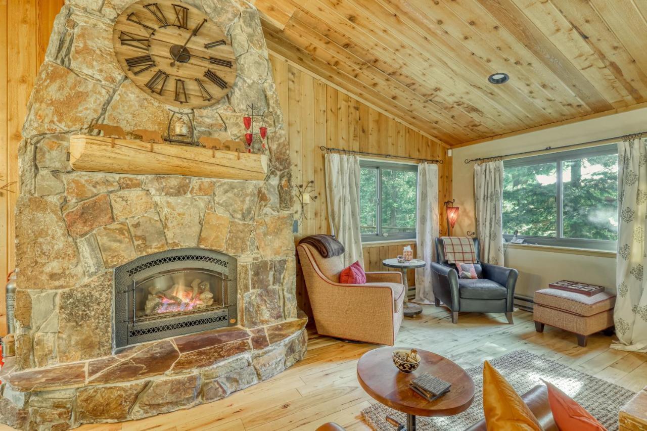 Tastefully-updated, Classic Tahoe Family Hébergement de vacances *